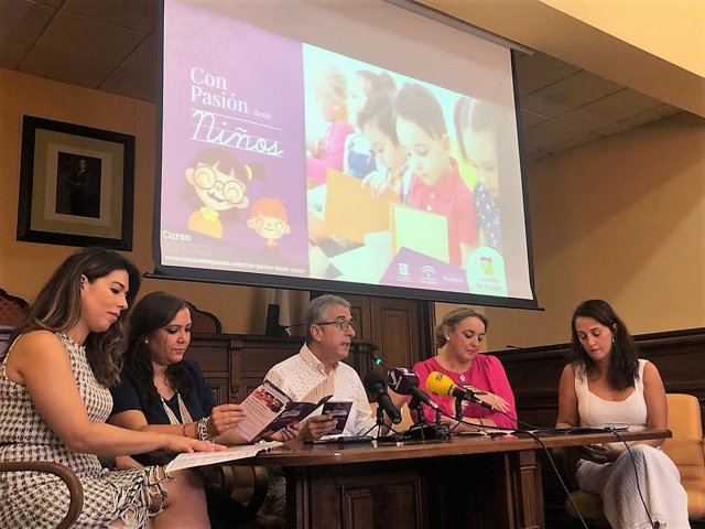 Presentación en el Ayuntamiento de Lucena (Córdoba) del programa 'Con Pasión desde niños'.