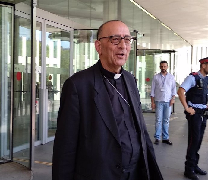 El arzobispo de Barcelona, el cardenal Joan Josep Omella, a la salida de la Ciutat de la Justícia