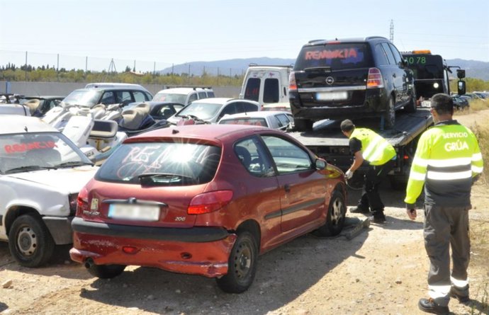 Retirada de vehicles del dipsit de Son Toells.