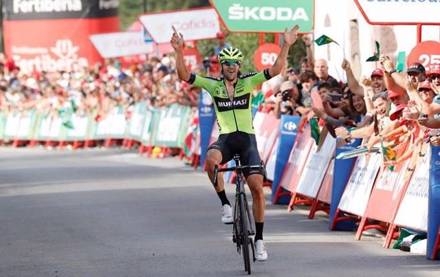 AMP.- Ciclismo/Vuelta.- Mikel Iturria (Euskadi-Murias) gana fugado y estrena su palmarés en 'casa'