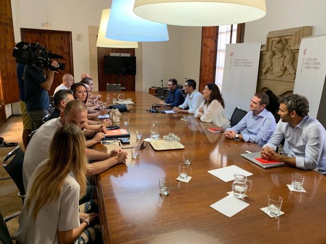 Reunión en la Conselleria de Trabajo por la huelga en el control de pasaportes del aeropuerto de Palma