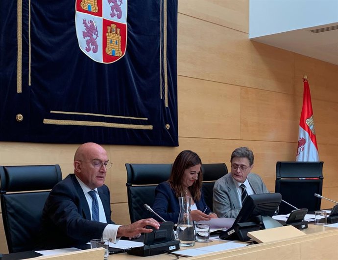 Carnero se compromete a actuar en 30.000 hectáreas más de regadío, con lo que se