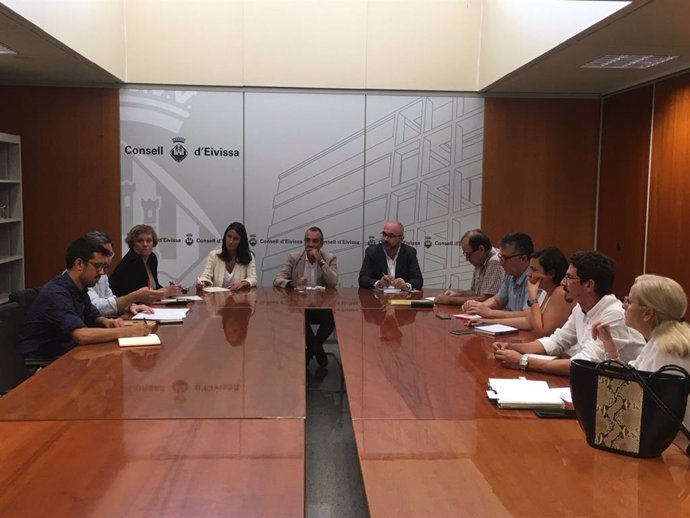 Reunión en el Consell de Ibiza con el vicepresidente del Govern, Juan Pedro Yllanes.