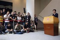 La jefa de Gobierno de Hong Kong asegura que cuenta "completamente" con el apoyo de China