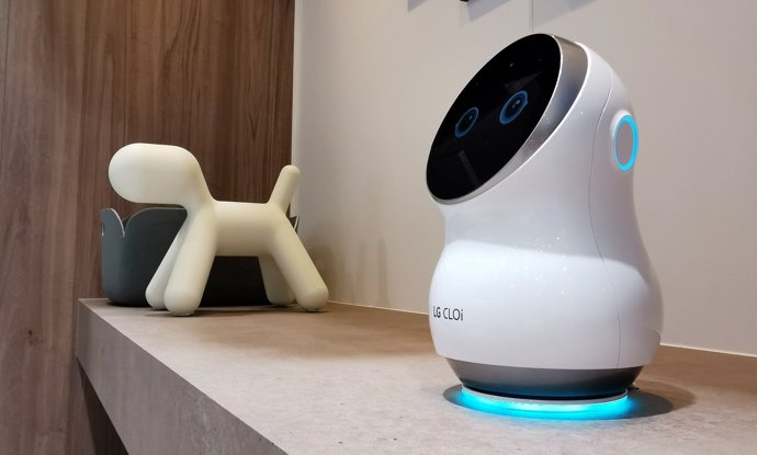 el robot asistente para el hogar LG Cloi
