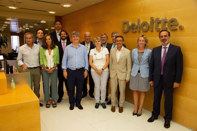 Miembros del Consejo Asesor del Deporte Español (CADE) en las oficinas de Deloitte
