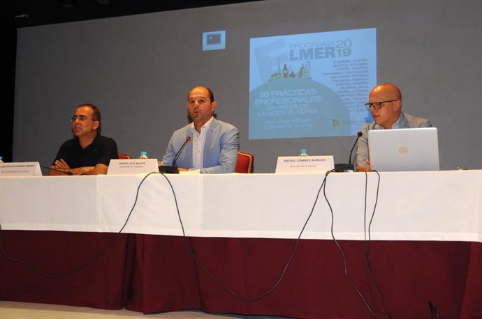 Ruz (centro), en el encuentro con los seleccionados del programa Elmer