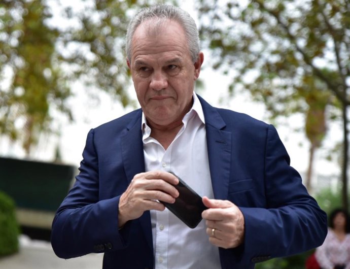 El entrenador del Real Zaragoza en 2011, Javier Aguirre, llega a la Ciudad de la Justicia de Valencia, en la primera jornada del juicio por el presunto amaño del partido de fútbol Levante-Zaragoza de 2011.