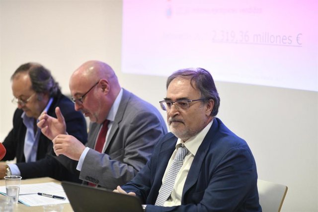 A la derecha de la imagen, el director general de la Federación de Gremios de Editores, Antonio María de Ávila, en un acto de 2017.