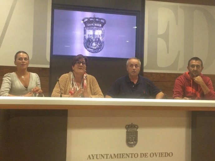 Representantes del comité de empresa del Ayuntamiento de Oviedo sobre la situación de las educadoras de las escuelas de 0 a 3 años