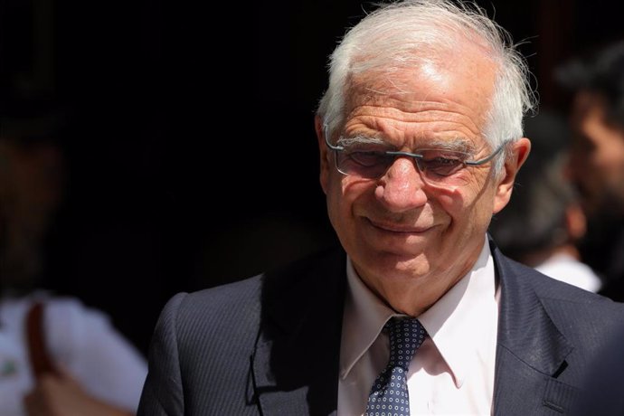 El ministro de Exteriores en funciones, Josep Borrell, a la salida del Congreso de los Diputados tras la segunda votación para la investidura del candidato socialista a la Presidencia del Gobierno, la cual ha resultado fallida.