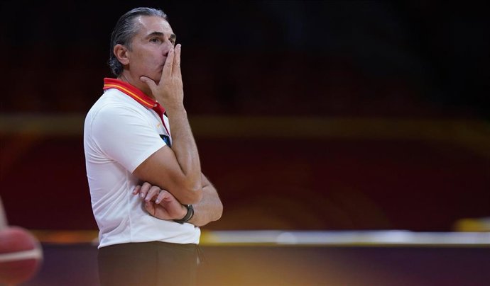 Scariolo entrenando a la selección española