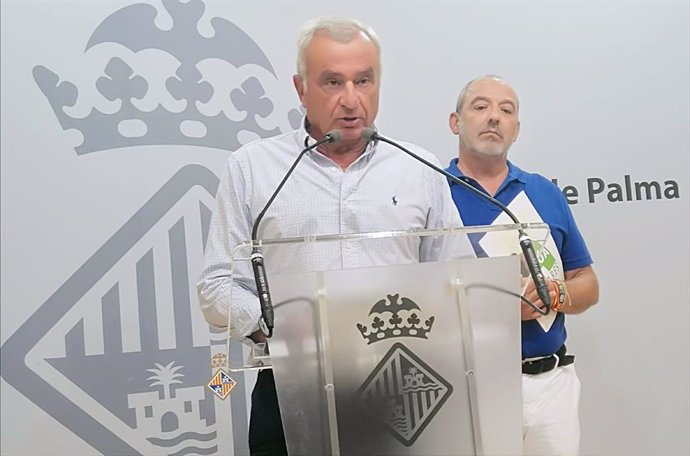 El portavoz de Vox en el Ayuntamiento de Palma, Fulgencio Coll, y el regidor Sergio Rodríguez.