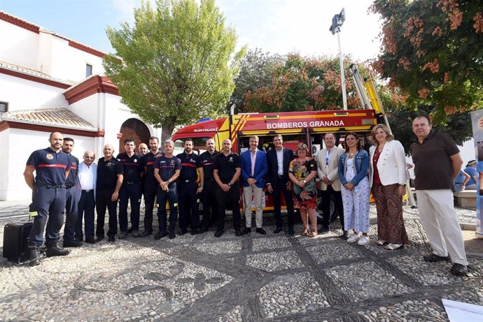 Presentación de vehículos de bomberos en Granada