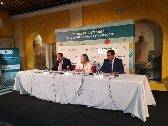 Marifrán Carazo y Juan Carlos Cabrera, en la Jornada 'Ciudades sostenibles. Soluciones para la movilidad'