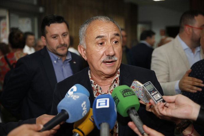 El secretario general de UGT, José María Álvarez, en el acto de entrega de los Premios Primero de Mayo en la Sede de UGT en Oviedo (Asturias)