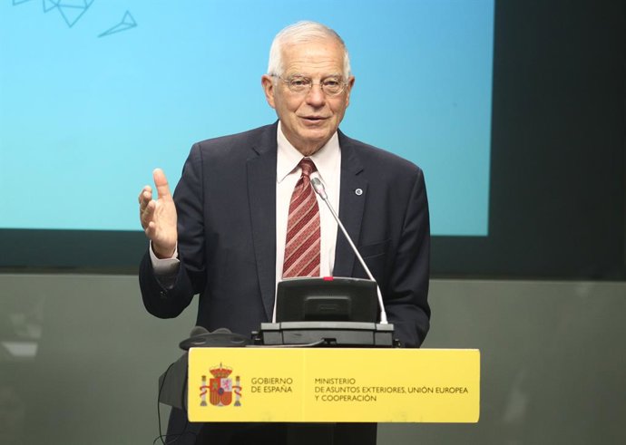 El ministro de Asuntos Exteriores, Unión Europea y Cooperación en funciones, Josep Borrell en rueda de prensa tras su reunión con su homólogo austríaco en el Palacio de Viana.