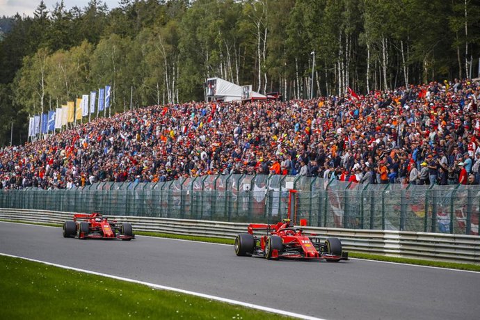 Los Ferraris de Charles Leclerc y Sebastien Vettel