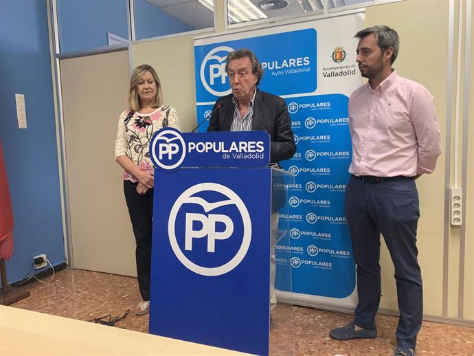 José Antonio de Santiago-Juárez, junto a Pilar del Olmo y Borja García Carvajal.