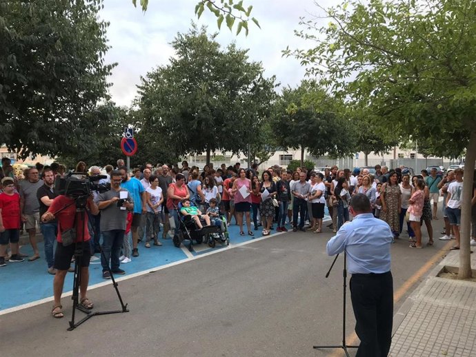Trabajadores del centro Joan XXIII de Inca se concentran para pedir la renovación de la Junta.