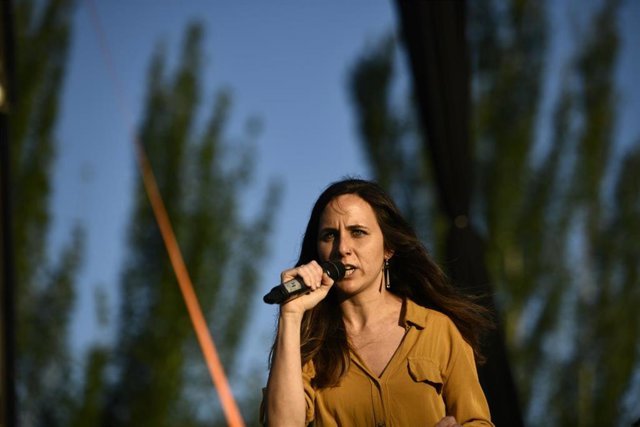 La portavoz Adjunta de Podemos en el Congreso, Ione Belarra, interviene en el acto de cierre de campaña de Unidas Podemos en Madrid