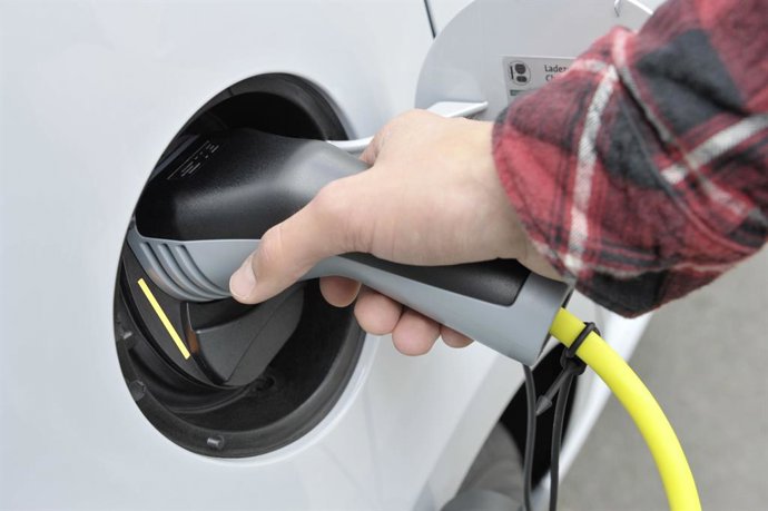 Recurso de vehículo eléctrico recargando (Volkswagen e-up!)