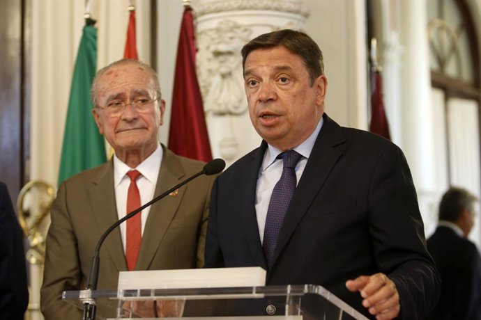 Planas busca "limitar" de la mano de organizaciones profesionales los "efectos n