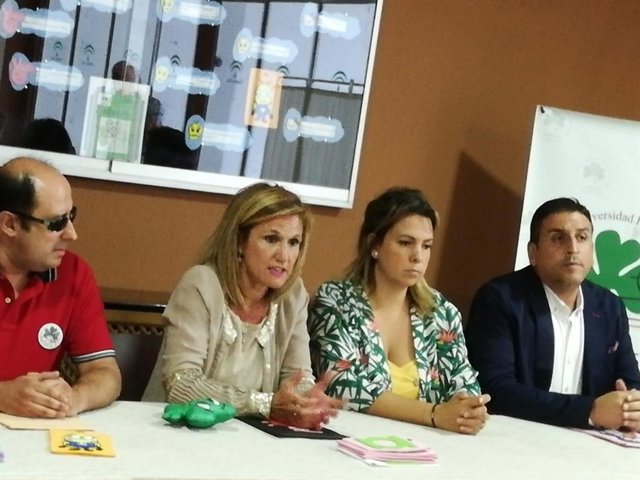 Entrega de fundas decorativas para bolsas de suero