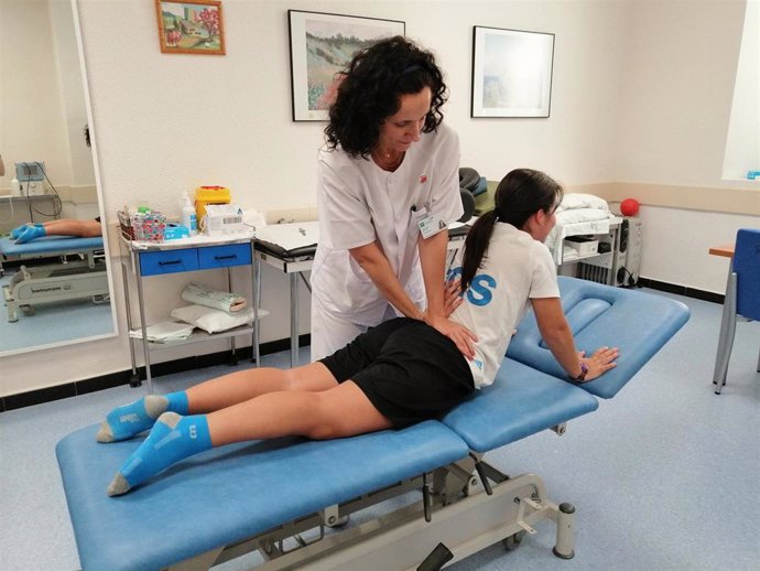 Hospital Regional de Málaga fisioterapeuta fisio metodo McKenzie camilla tratamiento lumbares rehabilitación