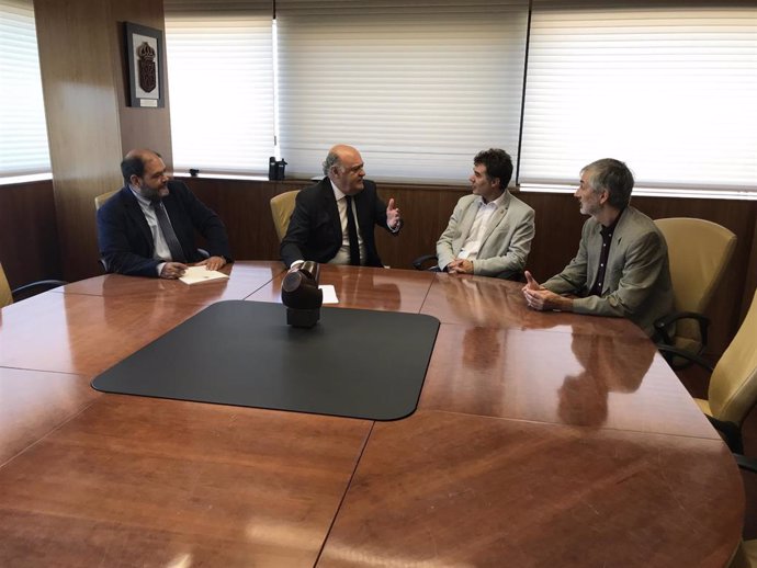 Francisco Javier Isasi, Joaquín Galve, Eduardo Santos y Rafael Sainz de Rozas en una renión en el Palacio de Justicia de Pamplona