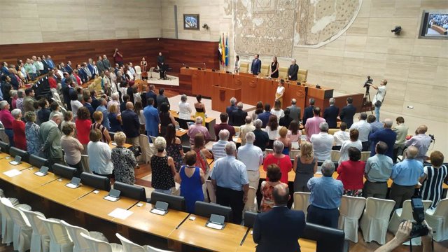 Minuto de silencio en la Asamblea en homenaje a las víctimas del terrorismo