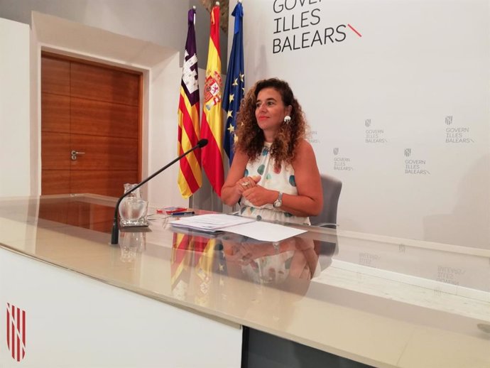 La poprtaveu del Govern, Pilar Costa, durant una roda de premsa