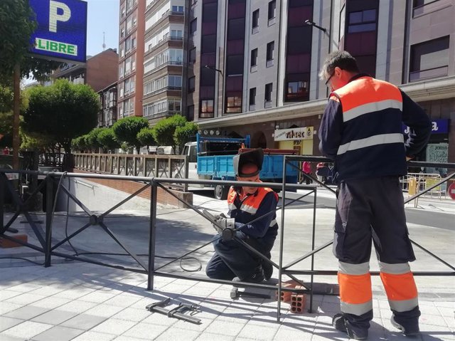 Últimos Remates En La Obra De Remodelación De La Calle Panaderos Junto Al Mercado De El Campillo.