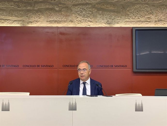 El alcalde de Santiago de Compostela, Xosé A. Sánchez Bugallo, inaugura el curso político