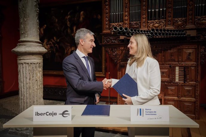 Firma del acuerdo entre BEI e Ibercaja.