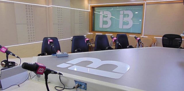 Estudi d'IB3 Ràdio.