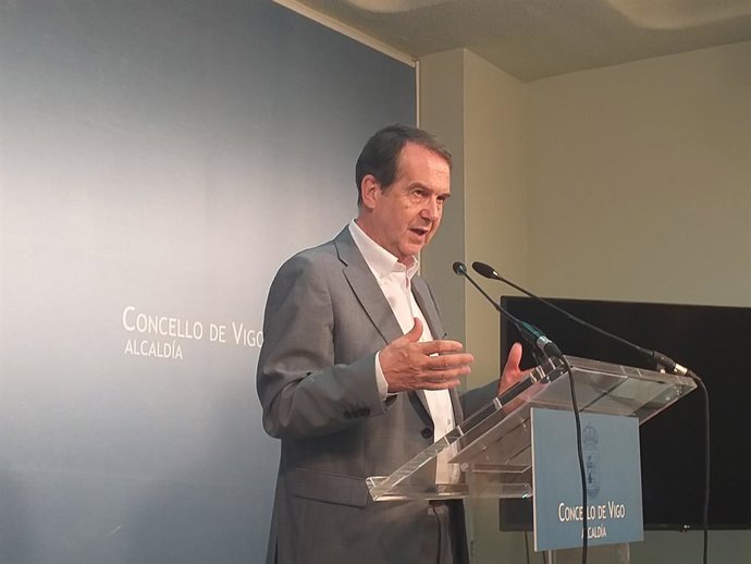 Abel Caballero, alcalde de Vigo, en una rueda de prensa en el Ayuntamiento.