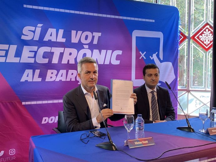 Fútbol.- El precandidato Víctor Font quiere incluir su propuesta de voto electró