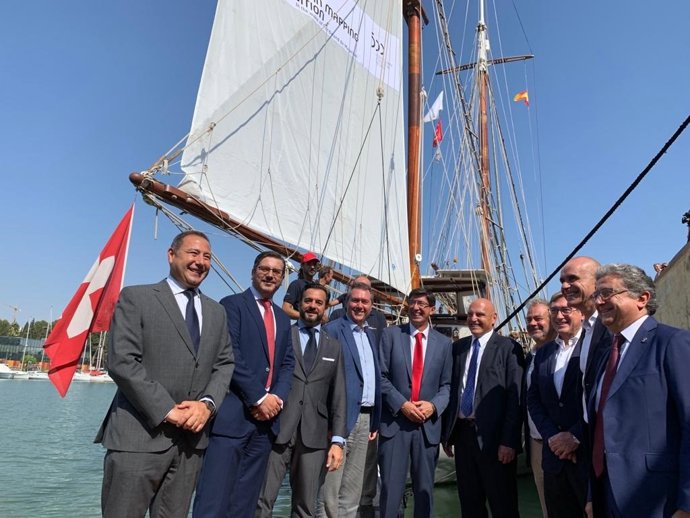 Autoridades recibe a la tripulación del 'Fleur de Passion' este viernes en Sevilla