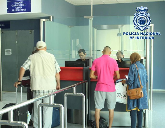 Control de acceso de Policía Nacional en el Puerto de Almería