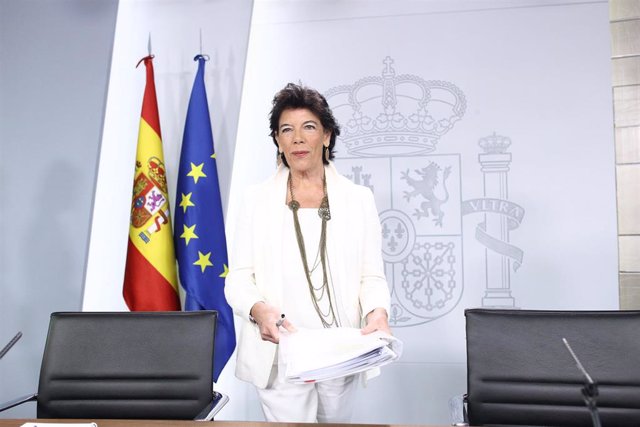 La ministra Portavoz, y de Educación y Formación Profesional en funciones, Isabel Celaá, comparece ante los medios de comunicación tras la reunión del Consejo de Ministros en Moncloa.