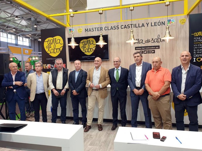 La Junta convocará una línea de ayudas para refinanciar préstamos de 2017 y aliv