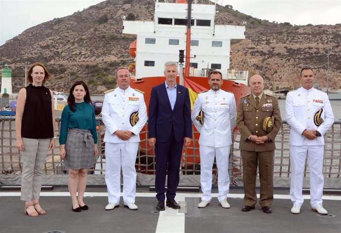 El Viceprimer Ministro y Ministro de la República de Letonia, Artis Pabriks, con motivo de su visita oficial a España, ha realizado este viernes un recorrido a unidades de la Armada en Cartagena