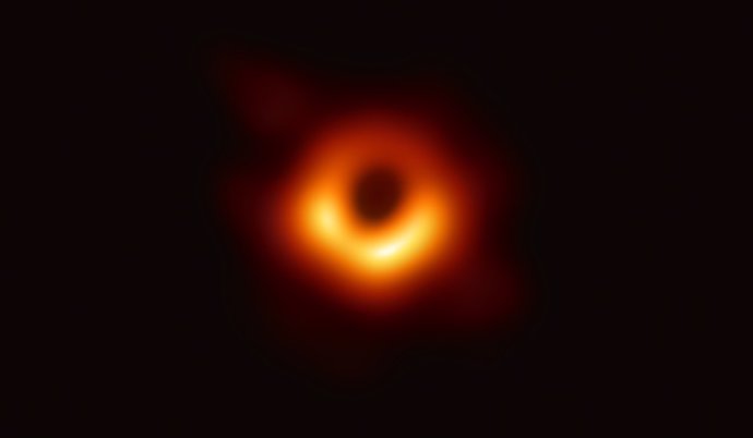 La primera imagen captada de un agujero negro
