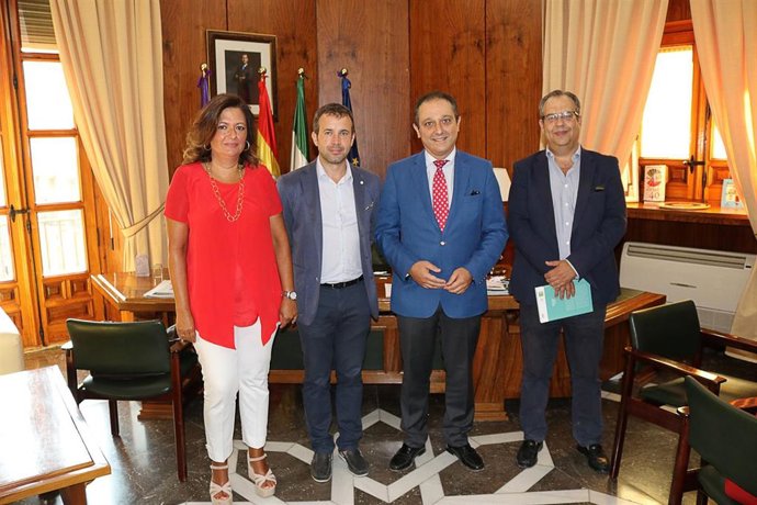 Reunión con el Colegio de Farmacéuticos.