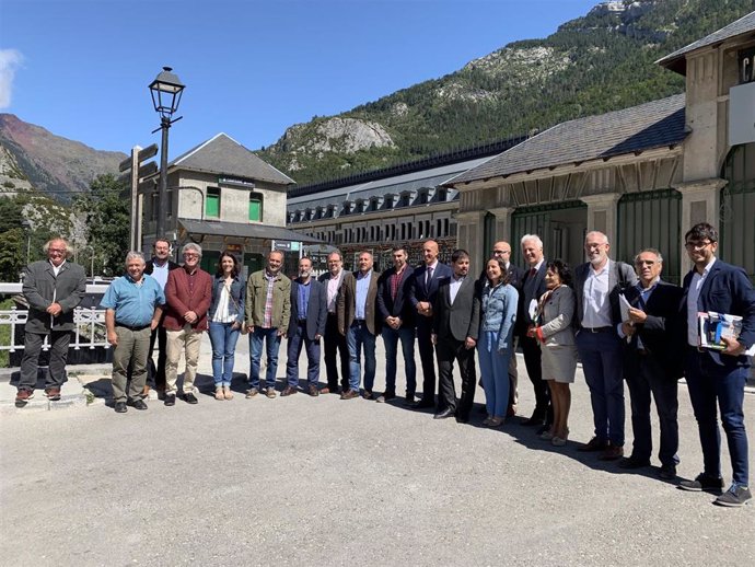 REunión de la Junta Directiva de la Asociación de Municipios del Camino de Santiago (AMCS) en Canfranc