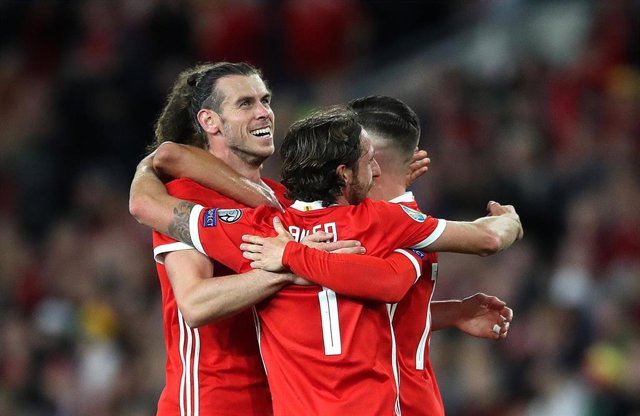 Gareth Bale celebra un gol con la selección de Gales.