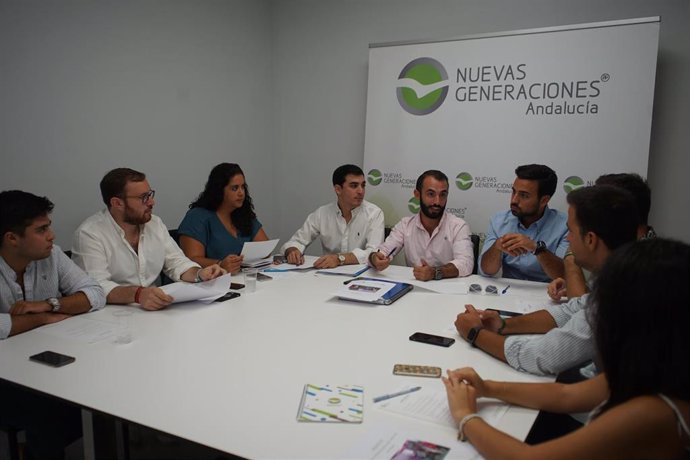 Comité de Dirección de NNGG-A, presidido por Kike Rodríguez