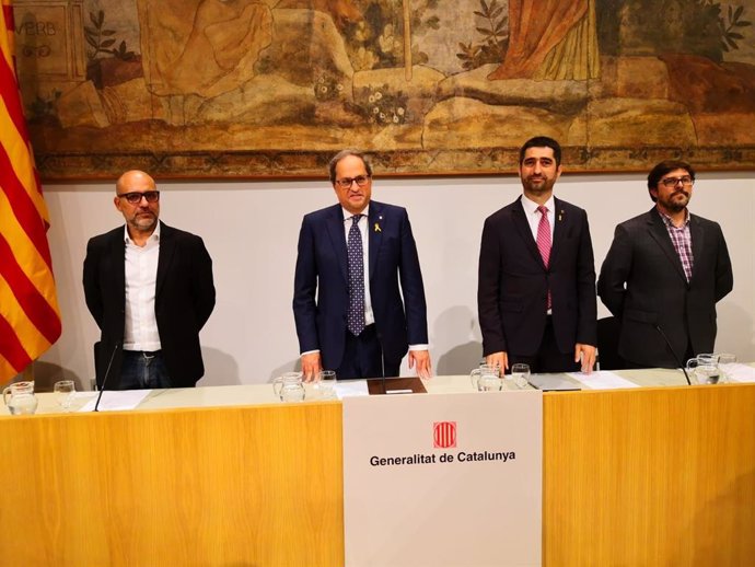 L'enginyer informtic Josep Maria Ganyet; el president de la Generalitat, Quim Torra; el conseller de Polítiques Digitals i Administració Pública, Jordi Puigneró, i el doctor en Dret Nacho Alamillo.