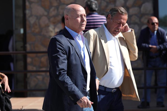 El ex baloncestita Juan Antonio Corbalán, medallista olímpico, acude a la capilla ardiente de la exesquiadora Blanca Fernández Ochoa.